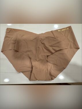 Victoria's Secret Seamless Nude Hiphugger Panty